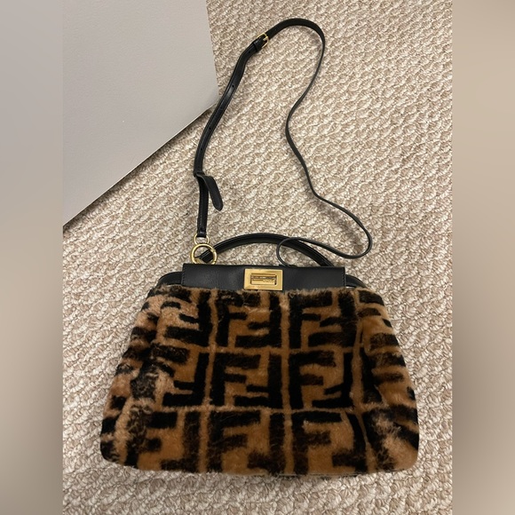 ๐ SOLD ๐ AUTHENTIC Fendi shearling peek-a-boo - Picture 6 of 6